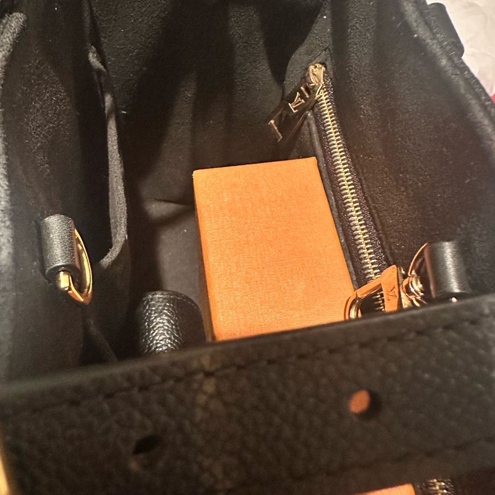 Authentic Louis Vuitton Monogram Empreinte onyx bag.  Gently used for one month🩷 - Picture 16 of 16